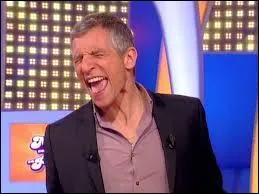 Cet animateur prsente beaucoup d'missions,  Tout le monde veut prendre sa place ,  N'oubliez pas les paroles ,  taratata  et d'autres missions diffuses sur France 2. Il s'appelle :