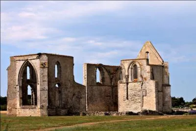 Dans quelle le de l'Atlantique verrez-vous les restes de l'abbaye des Chteliers?