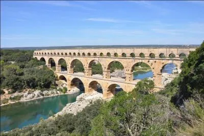 Quelle est la hauteur du pont du Gard?