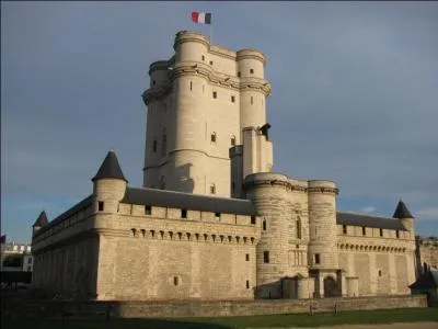 A quand remonte le clbre donjon de Vincennes qui domine un large paysage du haut de ses 50 mtres?