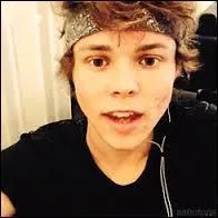 De quoi Ashton a-t-il peur ?