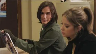 pisode 15 : Qui Caleb insulte-t-il lorsqu'il se retrouve en retenue avec Hanna?