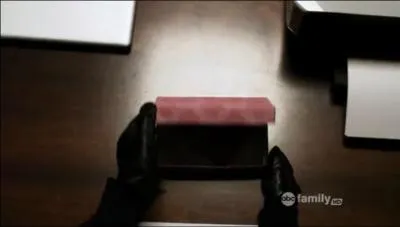 pisode 20 :  la fin de l'pisode, on voit A briser un coeur en verre qui portait le nom d'une des filles. Qui tait-ce?