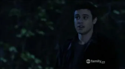 pisode 22 : Les filles acceptent d'changer 10 000$ contre les vidos (celles de Ian) et fixent un point de rencontre avec celui-ci. Dans le but de le piger, 3 des filles se sont rendues au point de rencontre o elles ont fait appel au policier Garrett Reynolds (dans le but d'arrter Ian). Qui sont les 3 filles?