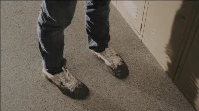 pisode 9 : Durant l'pisode, on suspecte deux personnes d'avoir dtruit le mmorial d'Alison,  cause de l'tat de leurs chaussures. Qui sont ces deux personnes?