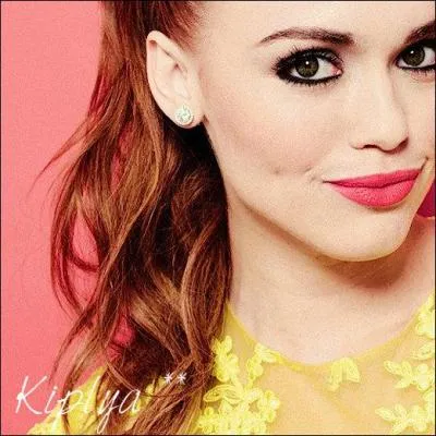 Comment s'appelle l'actrice qui joue le rôle de Lydia Martin et à quelle série appartient ce personnage ?