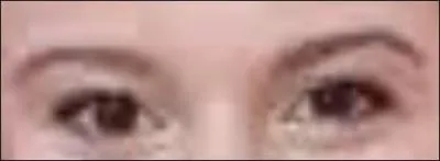 À qui appartiennent les yeux sur la photo ?