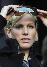 Regardez cette Princesse anglaise championne d'équitation... et dites-moi à quoi elle est reliée