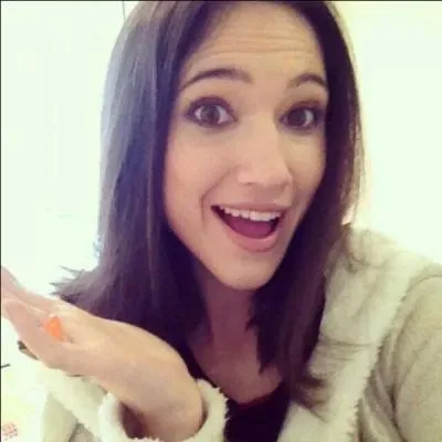 Après avoir été fiancée pendant..