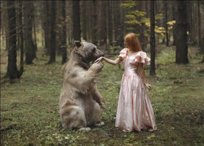 Dans ce conte pour enfants, une petite fille devient l'amie de trois ours, comment s'appelle-t-elle ?