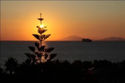 Qui chantait " Quand le jour s'est levé plein de perplexité, si ce n'était pas un rêve , qu'il faille s'en aller ..." ?
