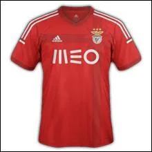 À quel club appartient ce maillot ?