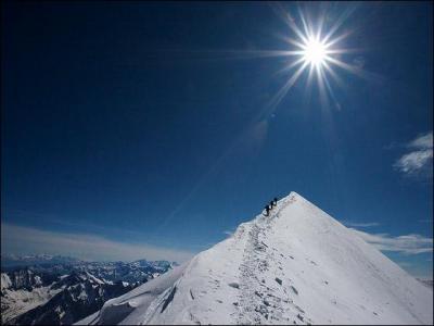 Le mont Blanc, 'Toit de l'Europe', culmine à 4 810 mètres (en 2014) au cœur du massif du Mont-Blanc. Dans quel département français irez-vous pour tenter son ascension ?