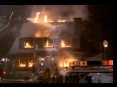 Qui provoque l'incendie de la maison d'Eddie Britt ?