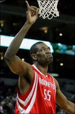 Quel était le surnom de Dikembe Mutombo l'un des meilleurs défenseurs de l'histoire de la NBA ?