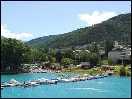 Située sur les rives du Lac de Serre-Ponçon, la ville pacaïenne de Savines-le-Lac se trouve dans le département ...