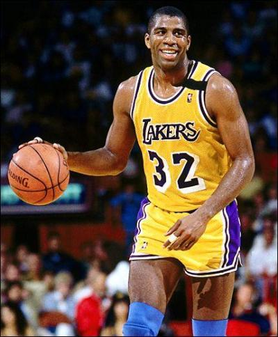 Sous quel surnom était mieux connu Earvin Johnson le meneur des Los Angeles Lakers ?