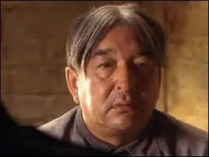 Qui est le premier que l'on voit se faire électrocuter sur la chaise électrique ?