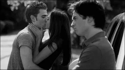 Où Elena et Stefan se sont-ils parlé pour la toute première fois ?