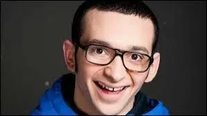 Comment s'appelle sont pote carrément idiot ?