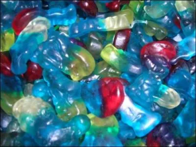 Principalement de couleur bleu, ces bonbons passent également sur des chaines T.V pour enfants, ce sont ... ?