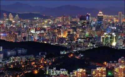 La capitale sud coréenne dépasse les 10 millions d'habitants. Il s'agit de :