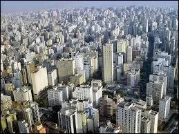Avec plus de 11 millions d'habitants, il s'agit de la ville la plus peuplée d'Amérique du sud !