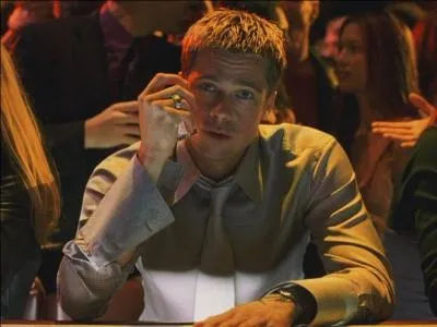 Le premier acolyte envisagé par Mr Ocean est ce personnage. Quel métier l'ennuyant beaucoup exerce-t-il apparemment quand le film nous le fait découvrir ?