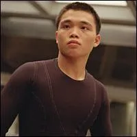 Pour une certaine partie de l'arnaque, il faut trouver un "grease man" (un homme glissant, fuyant ou modulable), et ce sera chose faite avec un prodigieux gymnaste chinois prénommé ?