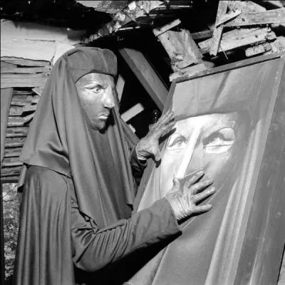 Je suis né sous la plume d'Arthur Bernède. Je me suis introduit de nuit dans la salle des Dieux barbares du Louvre, où un gardien m'a surpris au pied d'une statue. Mais j'ai réussi à lui échapper par enchantement.