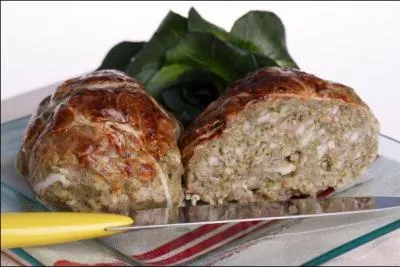 Toujours en entrée, vous pouvez choisir ces petits pâtés de porc mélangé à des épinards ou des blettes, servis tièdes avec une salade :