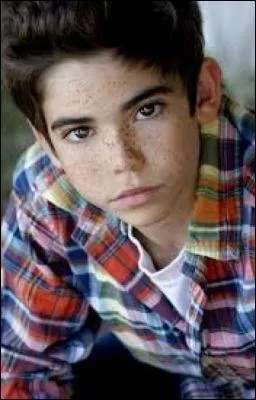 Comment s'appelle celui qui aime Jessie, elle garde un de ses enfants ?