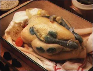 Au choix un plat très raffiné nous est proposé ensuite avec poularde demi-deuil, pochée et nappée d'une fameuse sauce à base de beurre, 
farine, fond de volaille, oeuf et crème fraîche, laquelle ?

