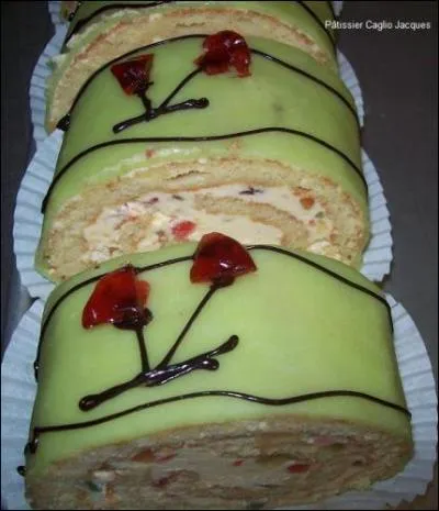 Pâtisserie oblige ! Servez vous une part de ce gâteau :