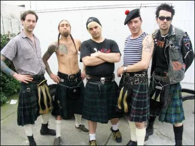 Terminons ce quiz avec ''Farewell to Nova Scotia'' des Real McKenzies. Si vous savez où se trouve le territoire appelé Nova Scotia en anglais, vous saurez quel pays ils représentent dans ce quiz.