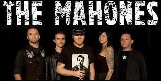 The Mahones fut un des premiers groupes de punk celtique. Je vous propose d'écouter ''Rise Again'' que l'on pourrait traduire à peu près ainsi :