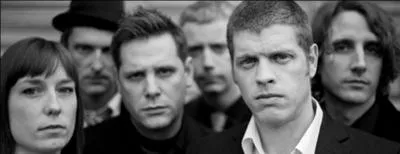 The Tossers est un groupe de Chicago dans l'Illinois. J'ai choisi leur chanson ''USA'' afin de vous demander ce qu'il y a sur le drapeau de ce pays.