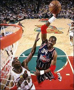 Quel était le surnom d'Hakeem Olajuwon, l'un des meilleurs pivots de l'histoire de la NBA ?