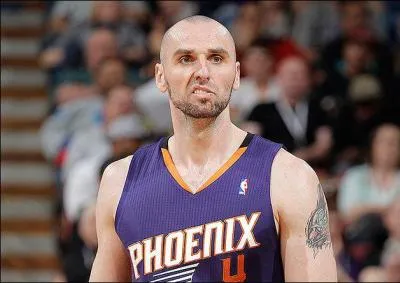 Quel joueur est surnommé "The Polish Hammer" ?