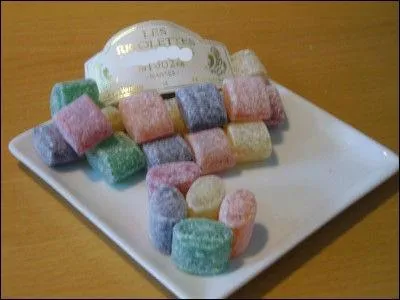 Une petite spécialité nous est proposée avant de partir, ce sont des rigolettes de ...