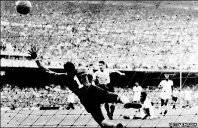 1950 : 175 000 personnes dans le stade étaient sûrs de la victoire du Brésil face à l'Uruguay, pour la "finale", mais ce fut l'inverse. Comment a-t-on nommé ce match ?