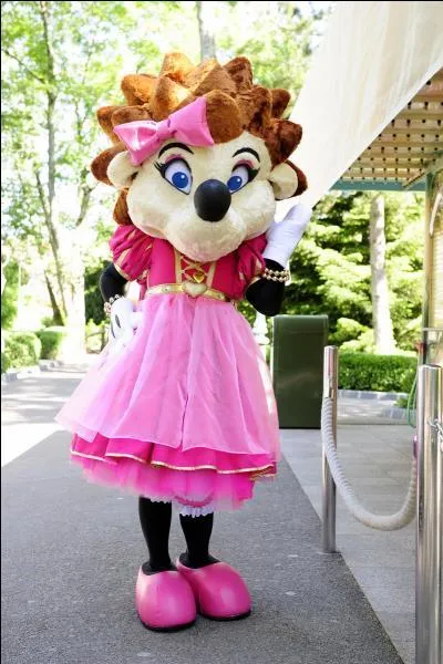 Comment se nomme la mascotte '' fille " ?