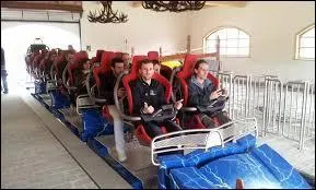 Combien cette dernière contient-elle de personnes dans le wagon ?