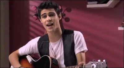 Cette une chanson interprétée par Tomás destinée à Violetta. Comment se nomme cette chanson ?