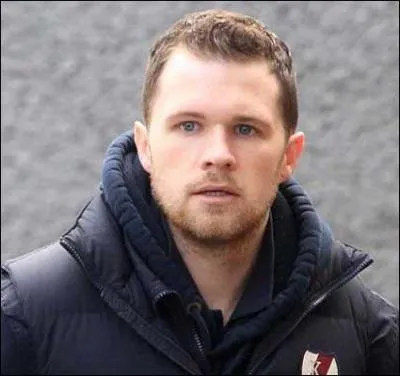 Comment s'appelle le frère de Niall ?