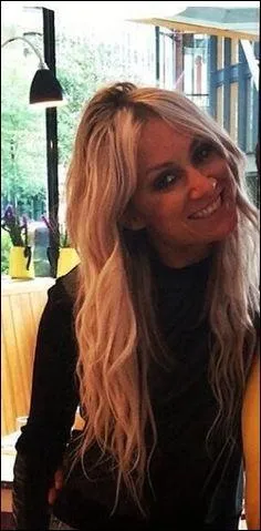 Comment s'appelle leur maquilleuse / coiffeuse ?