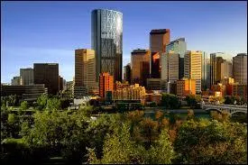 Parmi ces villes canadiennes, laquelle est la plus peuplée ?