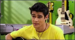 Quel est l'amoureux de Violetta dans la saison 1 ?