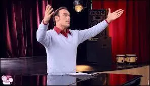 Qui est le professeur de danse et est aussi, à un moment de la saison 1, directeur du Studio 21 ?