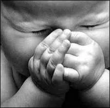 Il est impossible d'éternuer les yeux ouverts.